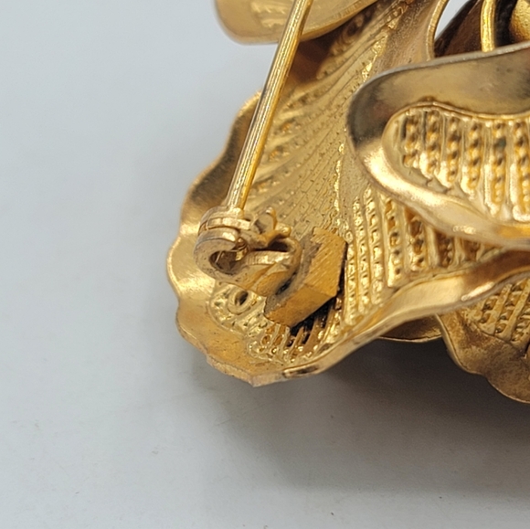 3D Rose Brooch Gold tone w/ Rhinestones & Faux Pearls Midcentury Vintage - Picture 7 of 12